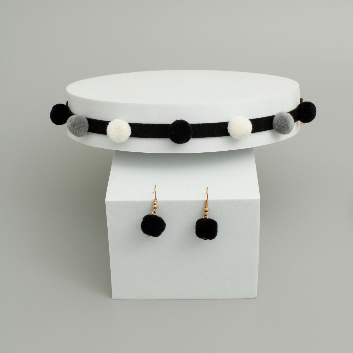 Black and White Pom Pom Choker Set